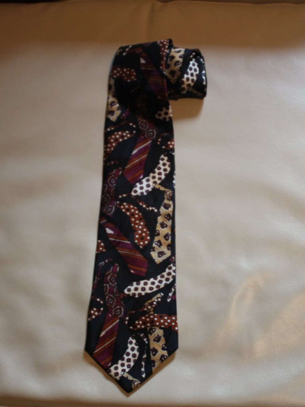 Mario Valentino Vintage TIE celebrating ties! 100% Italian Silk 56" Long